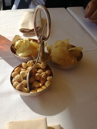 Aperitivo triste con noccioline